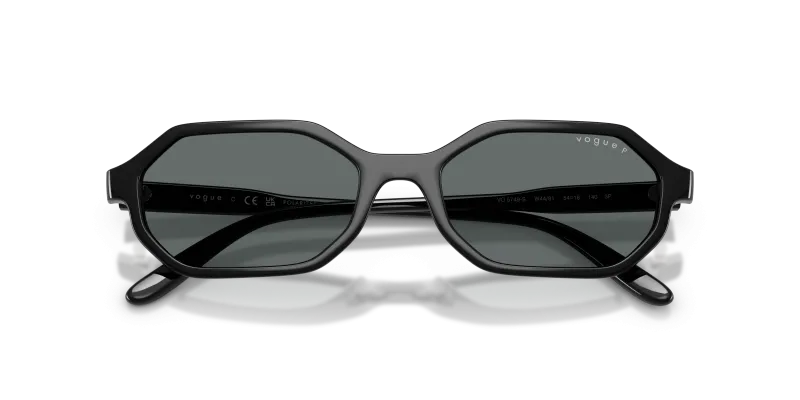 แว่นกันแดด Vogue VO5749S-W44/81 close-up ด้านหน้า