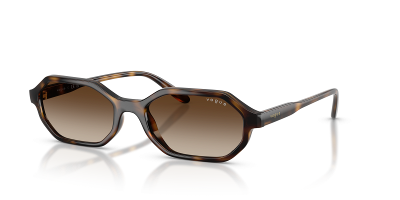 แว่นกันแดด Vogue VO5749S-W65613 มุมเฉียง สีฮาวานาเข้ม สำหรับผู้หญิง