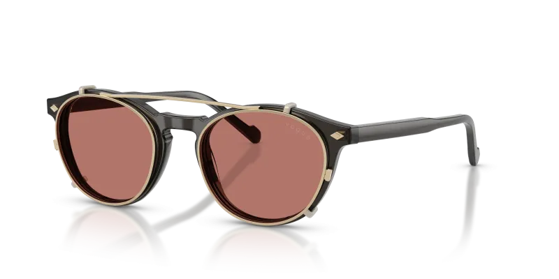 แว่นกันแดด Vogue VO5751S-29231W มุมเฉียง สีเทาโปร่งใส สำหรับผู้ชาย