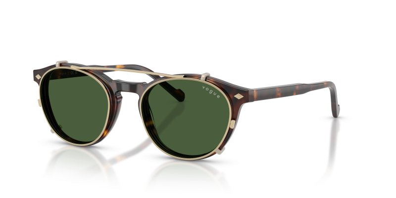 แว่นกันแดด Vogue VO5751S-W6561W มุมเฉียง สีฮาวานาเข้ม สำหรับผู้ชาย