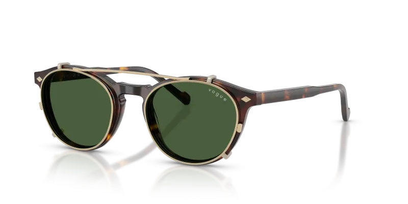 แว่นกันแดด Vogue VO5751S-W6561W มุมเฉียง สีฮาวานาเข้ม สำหรับผู้ชาย