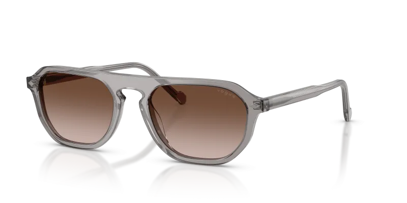แว่นกันแดด Vogue VO5752S-282013 มุมเฉียง สีเทาโปร่งใส สำหรับผู้ชาย