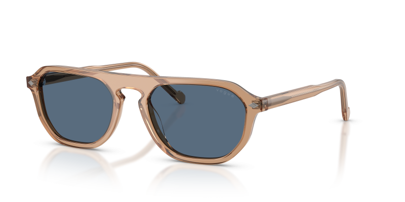 แว่นกันแดด Vogue VO5752S-318980 Transparent Brown Dark Blue แว่นกันแดด Vogue VO5752S-318980 มุมเฉียง สีน้ำตาลโปร่งใส สำหรับผู้ชาย