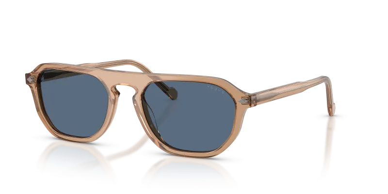 แว่นกันแดด Vogue VO5752S-318980 มุมเฉียง สีน้ำตาลโปร่งใส สำหรับผู้ชาย