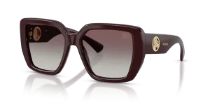 แว่นกันแดด Burberry BE4471F-42048G มุมเฉียง สีบอร์โด สำหรับผู้หญิง