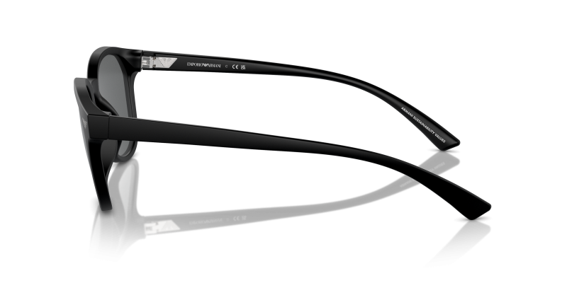 แว่นกันแดด Emporio Armani EA4225U-500187 มุมข้าง ขาแว่นสีดำด้าน