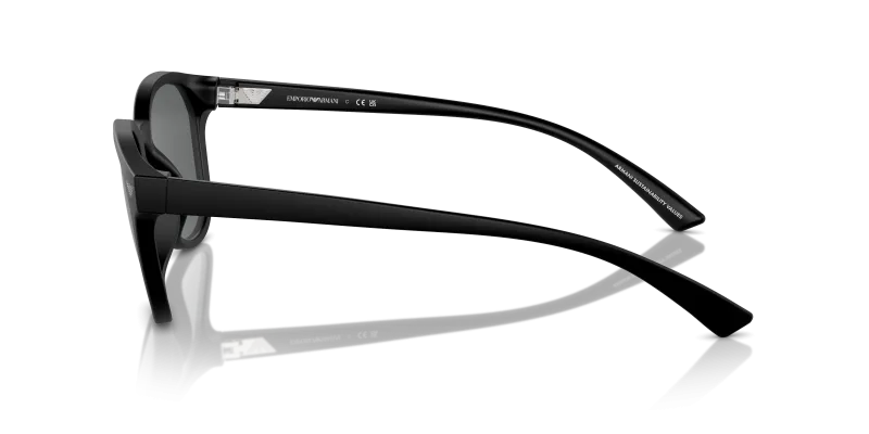 แว่นกันแดด Emporio Armani EA4225U-500187 มุมข้าง ขาแว่นสีดำด้าน