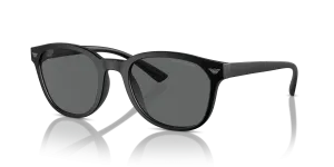 แว่นกันแดด Emporio Armani EA4225U-500187 มุมเฉียง สีดำด้าน สำหรับผู้ชาย