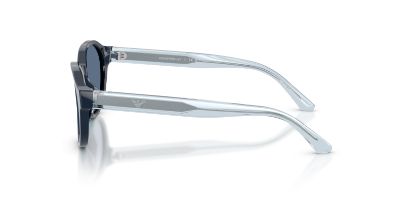 แว่นกันแดด Emporio Armani EK4008U-638280 มุมข้าง ขาแว่นสีน้ำเงินโปร่งใสประกาย