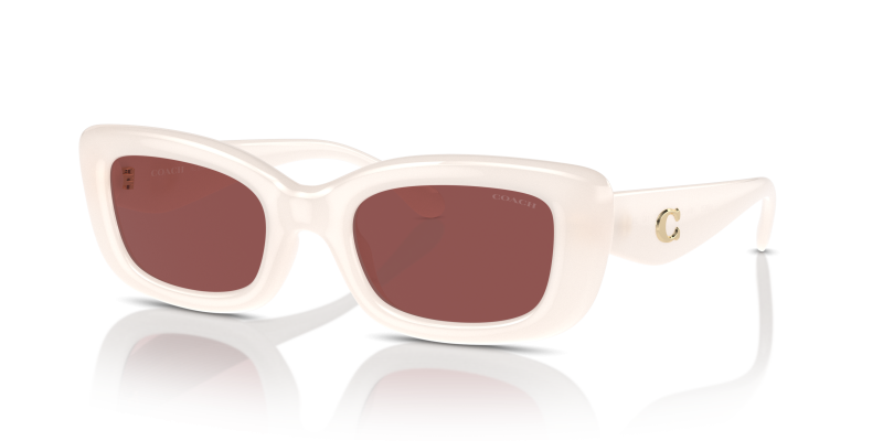 แว่นกันแดด Coach HC8390U-580575 มุมเฉียง สี Milky Cloud สำหรับผู้หญิง