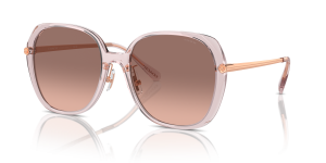 แว่นกันแดด Coach HC8403D-570513 มุมเฉียง สีชมพูโปร่งใส สำหรับผู้หญิง