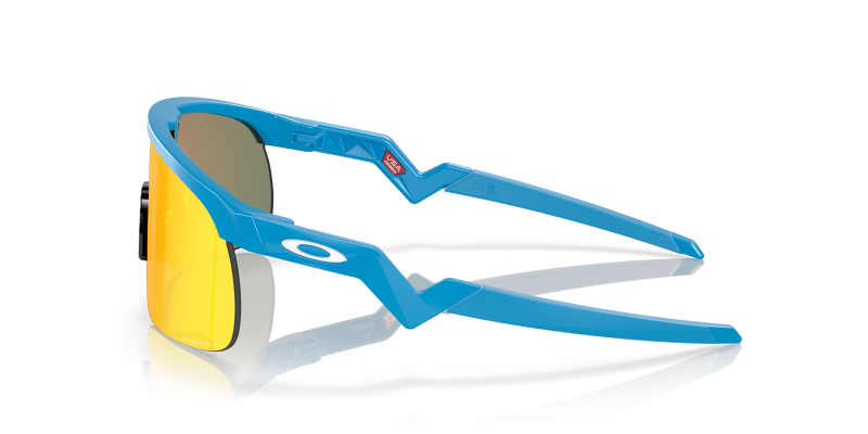 แว่นกันแดด Oakley OJ9010-05 มุมข้าง ขาแว่นฟ้าสีคราม