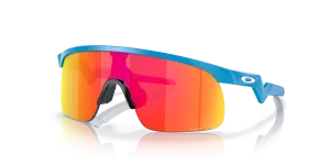 แว่นกันแดด Oakley OJ9010-05 มุมเฉียง ฟ้าสีคราม สำหรับเด็กผู้ชาย