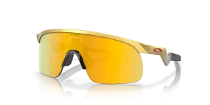 แว่นกันแดด Oakley OJ9010-08 มุมเฉียง สีทองโอลิมปิก สำหรับเด็กผู้ชาย