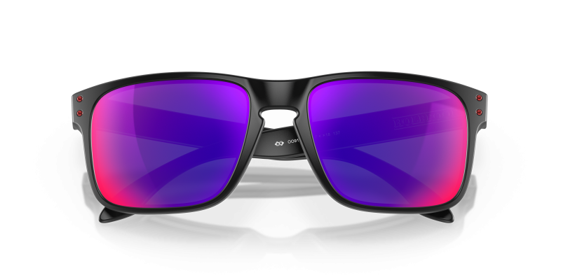 แว่นกันแดด Oakley OO9102-36 close-up ด้านหน้า