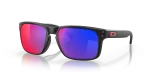 แว่นกันแดด Oakley Holbrook OO9102-36 Matte Black Positive Red Iridium แว่นกันแดด Oakley OO9102-36 มุมเฉียง สีดำด้าน สำหรับผู้ชาย