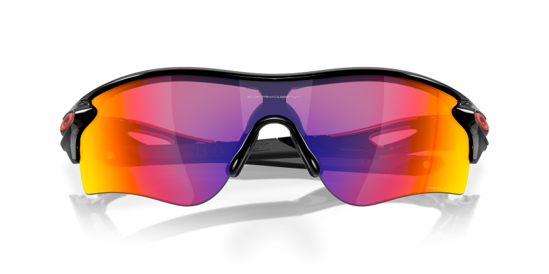 แว่นกันแดด Oakley OO9206-37 close-up ด้านหน้า