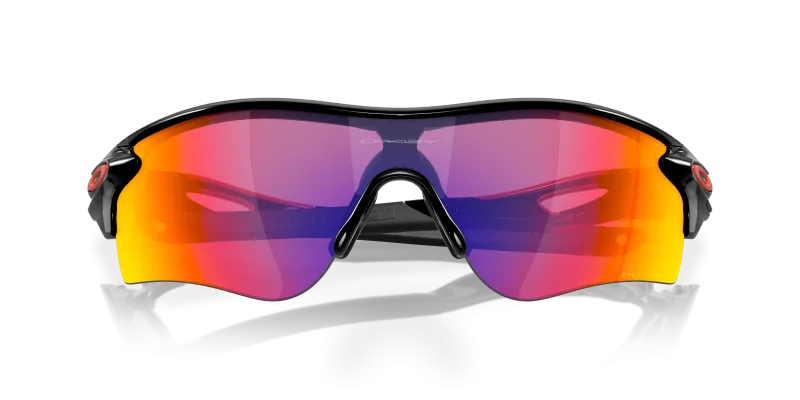 แว่นกันแดด Oakley OO9206-37 close-up ด้านหน้า