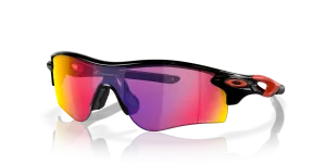 แว่นกันแดด Oakley OO9206-37 มุมเฉียง สีดำขัดเงา สำหรับผู้ใช้ทุกเพศ