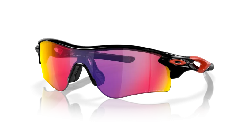 แว่นกันแดด Oakley OO9206-37 มุมเฉียง สีดำขัดเงา สำหรับผู้ใช้ทุกเพศ