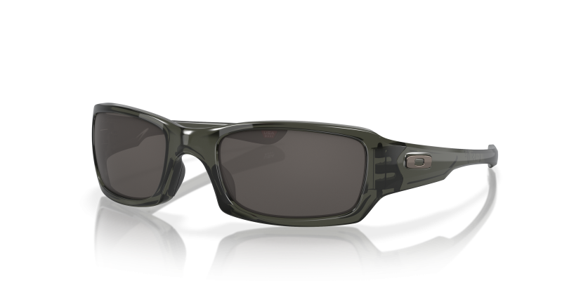แว่นกันแดด Oakley OO9238-05 มุมเฉียง สีเทาสโมค สำหรับผู้ชาย