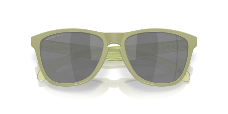 แว่นกันแดด Oakley OO9245-E9 close-up ด้านหน้า