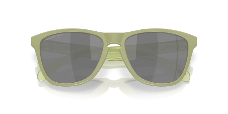 แว่นกันแดด Oakley OO9245-E9 close-up ด้านหน้า
