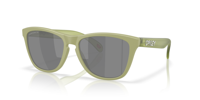 แว่นกันแดด Oakley Frogskins (A) OO9245-E9 Matte Fern Prizm Black Polarized แว่นกันแดด Oakley OO9245-E9 มุมเฉียง สี Matte Fern สำหรับผู้ชาย