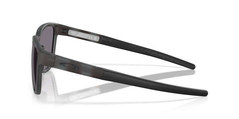 แว่นกันแดด Oakley OO9250A-10 มุมข้าง ขาแว่นสีเต่าหินขัดด้านโปร่งใสด้าน