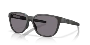 แว่นกันแดด Oakley OO9250A-10 มุมเฉียง สีเต่าหินขัดด้านโปร่งใสด้าน สำหรับผู้ชาย