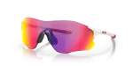 แว่นกันแดด Oakley OO9313-04 มุมเฉียง สี Polished White สำหรับผู้ใช้ทุกเพศ