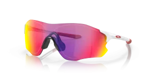 แว่นกันแดด Oakley OO9313-04 มุมเฉียง สี Polished White สำหรับผู้ใช้ทุกเพศ