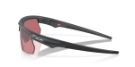 แว่นกันแดด Oakley Bisphaera OO9400-07 Matte Carbon Prizm Dark Golf แว่นกันแดด Oakley OO9400-07 มุมข้าง ขาแว่นสี Matte Carbon