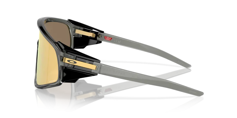 แว่นกันแดด Oakley OO9404-05 มุมข้าง ขาแว่นสีเทาสโมค
