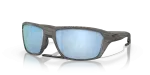 แว่นกันแดด Oakley Split Shot OO9416-16 Woodgrain Prizm Deep Water Polarized แว่นกันแดด Oakley OO9416-16 มุมเฉียง สี Woodgrain สำหรับผู้ชาย