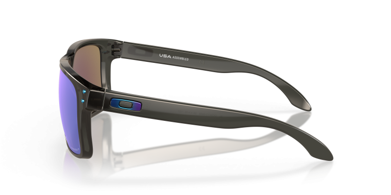 แว่นกันแดด Oakley OO9417-09 มุมข้าง ขาแว่นสีเทาสโมค