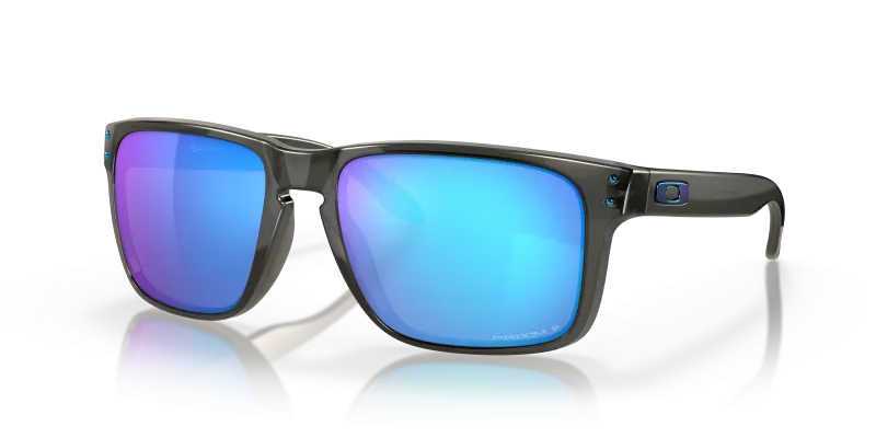 แว่นกันแดด Oakley Holbrook XL OO9417-09 Grey Smoke Prizm Sapphire Polarized แว่นกันแดด Oakley OO9417-09 มุมเฉียง สีเทาสโมค สำหรับผู้ชาย