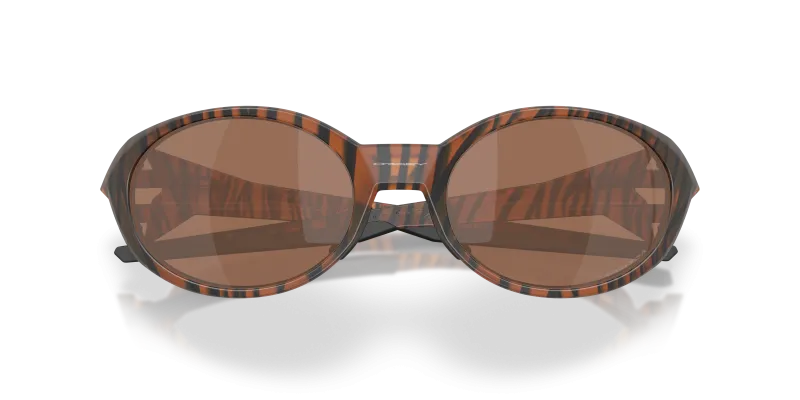 แว่นกันแดด Oakley OO9438-39 close-up ด้านหน้า