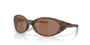 แว่นกันแดด Oakley OO9438-39 มุมเฉียง สีอำพันเข้มเบงกอล สำหรับผู้ชาย