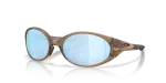 แว่นกันแดด Oakley OO9438-45 มุมเฉียง สีน้ำตาลด้านควัน สำหรับผู้ชาย