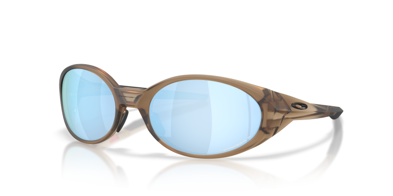 แว่นกันแดด Oakley Eyejacket Redux OO9438-45 Matte Brown Smoke Prizm Deep Water Polarized แว่นกันแดด Oakley OO9438-45 มุมเฉียง สีน้ำตาลด้านควัน สำหรับผู้ชาย