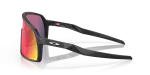 แว่นกันแดด Oakley OO9462-04 มุมข้าง ขาแว่นสีดำด้าน