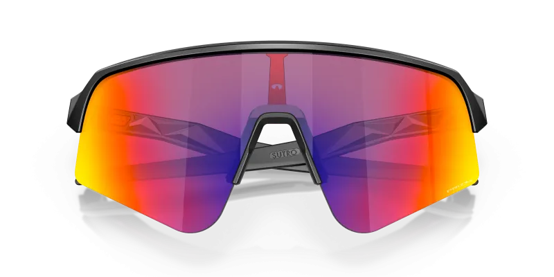 แว่นกันแดด Oakley OO9465-01 close-up ด้านหน้า