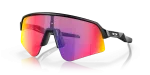 แว่นกันแดด Oakley OO9465-01 มุมเฉียง สีดำด้าน สำหรับผู้ชาย