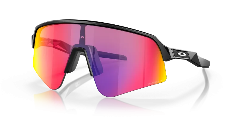 แว่นกันแดด Oakley OO9465-01 มุมเฉียง สีดำด้าน สำหรับผู้ชาย