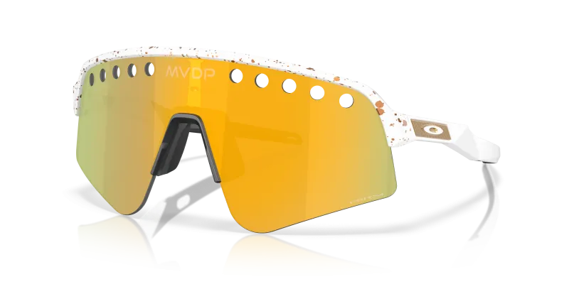 แว่นกันแดด Oakley OO9465-33 มุมเฉียง แดง/สีทองลายหยด สำหรับผู้ชาย