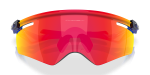 แว่นกันแดด Oakley Qntm Kato OO9481D-05 Crystal Blue Prizm Ruby แว่นกันแดด Oakley OO9481D-05 close-up ด้านหน้า
