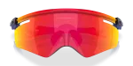 แว่นกันแดด Oakley Qntm Kato OO9481D-05 Crystal Blue Prizm Ruby แว่นกันแดด Oakley OO9481D-05 close-up ด้านหน้า