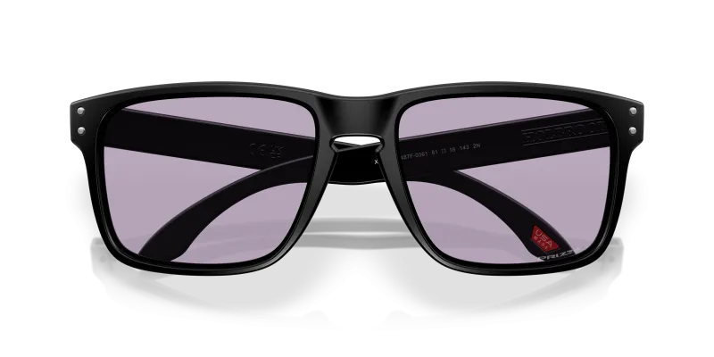 แว่นกันแดด Oakley OO9487F-03 close-up ด้านหน้า