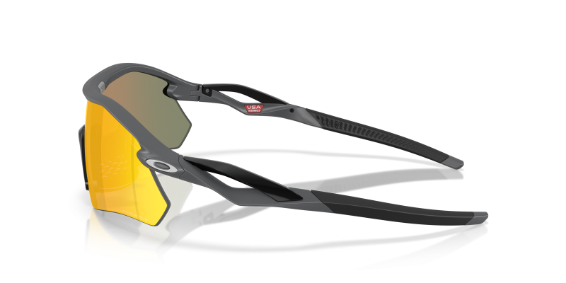 แว่นกันแดด Oakley OO9495D-03 มุมข้าง ขาแว่นสีเทา